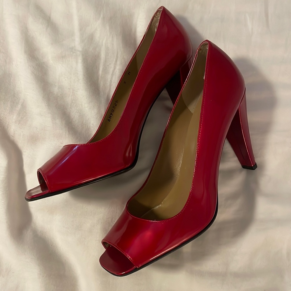 Stuart Weitzman Red Patent Leather Peep Toe Pumps Size 9 - Runs Small